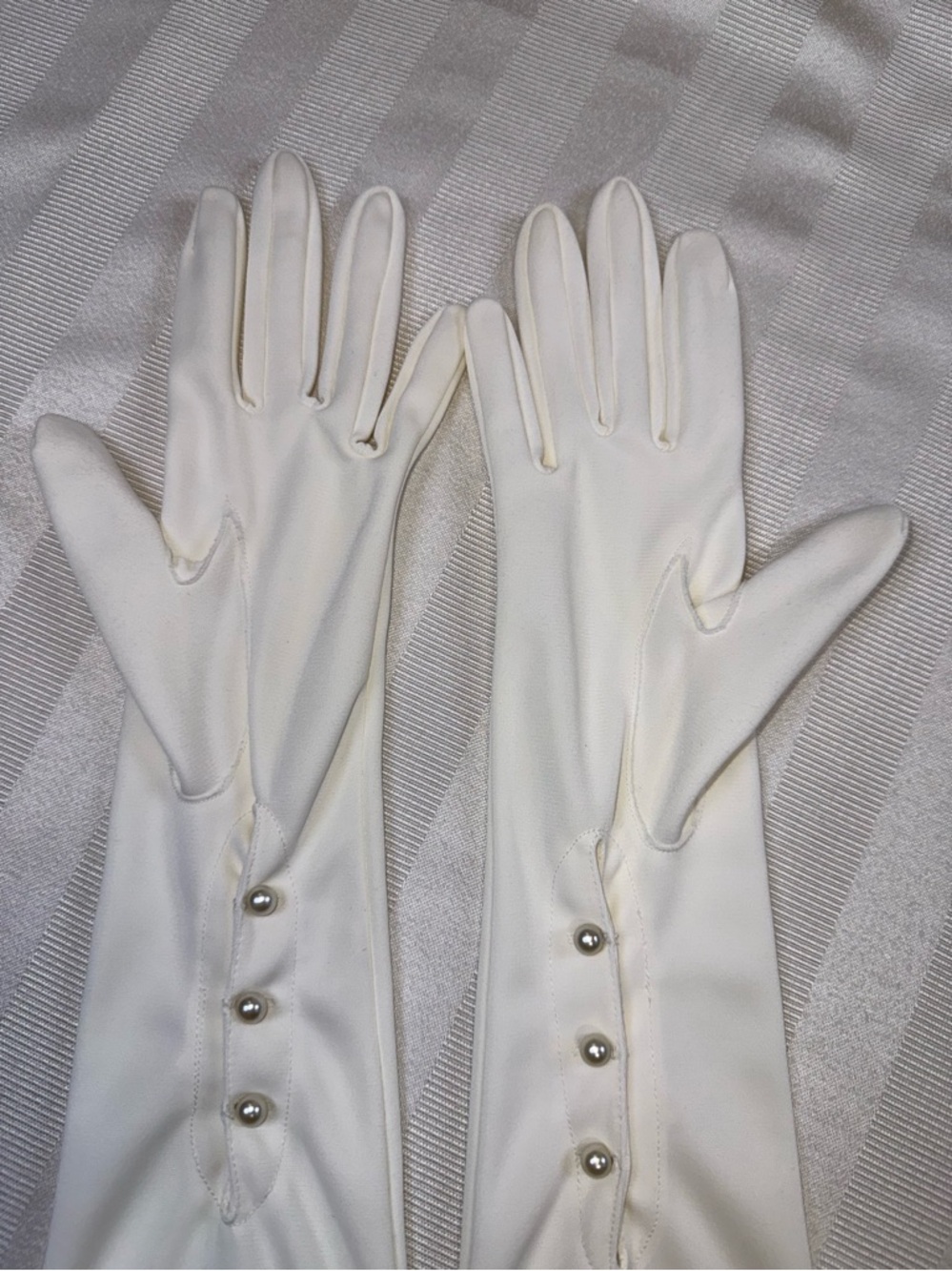 Vintage 23" White Opera Gala Wedding Prom Theater Nylon Gloves Pearl Buttons - Picture 2 of 8